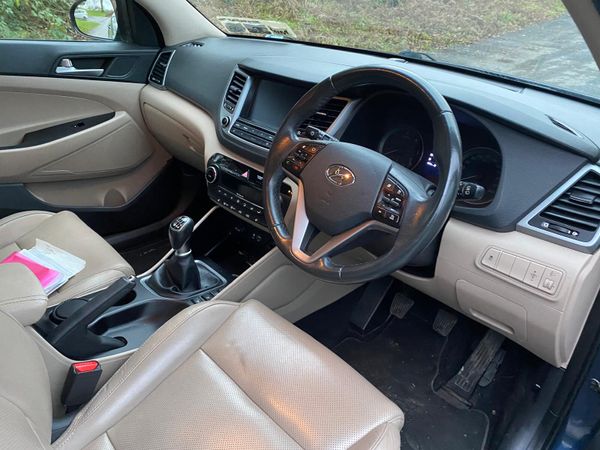 HYUNDAI TUSCON EXECUTIVE 374650028