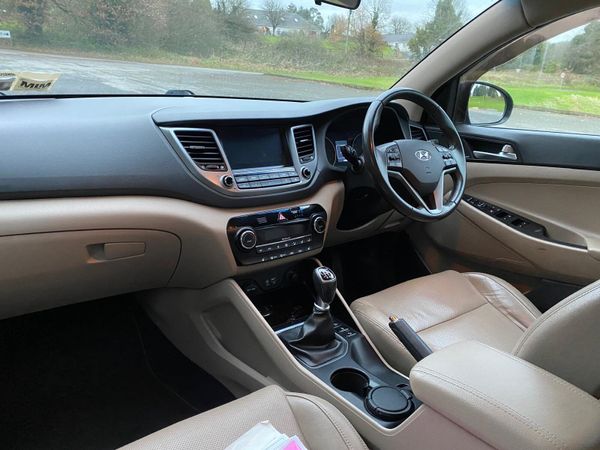 HYUNDAI TUSCON EXECUTIVE 374650034