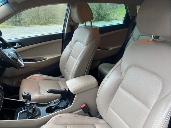 HYUNDAI TUSCON EXECUTIVE 374650043