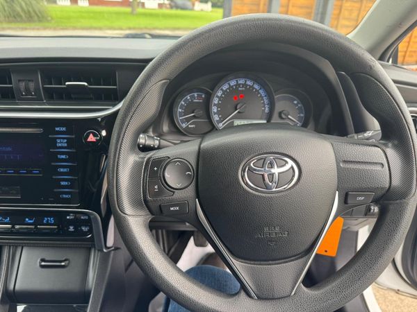 Toyota Auris 2016 1.4 diesel manual 374667034