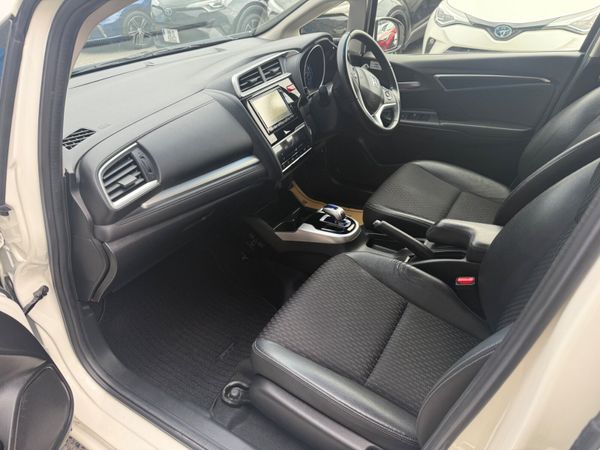 2015 Honda Fit Hybrid Automatic / Leather spec 374660238