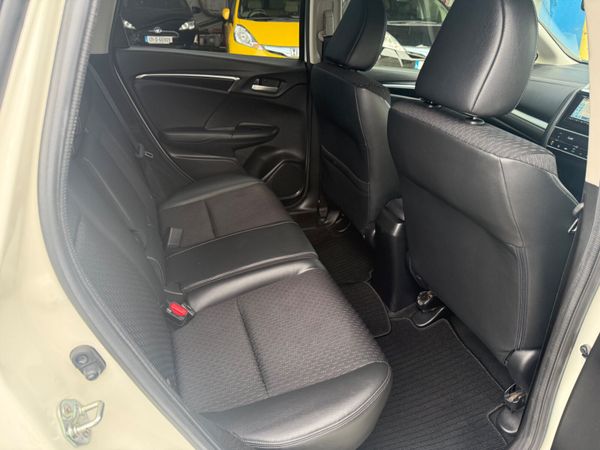 2015 Honda Fit Hybrid Automatic / Leather spec 374660239