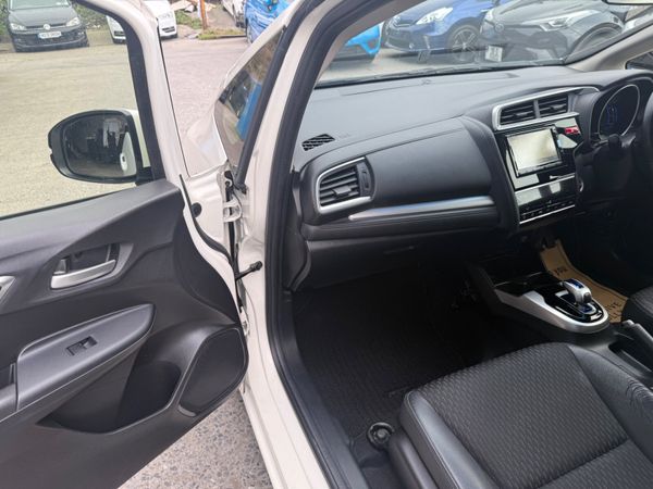 2015 Honda Fit Hybrid Automatic / Leather spec 374660254