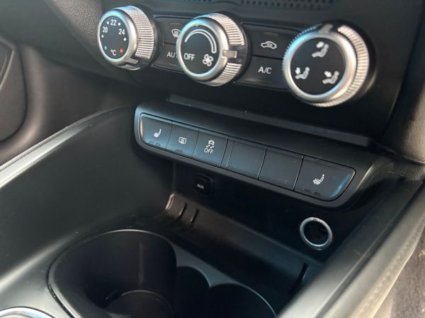 Audi A1 2014 1.4TFSI RARE BLACK EDITION 374677932