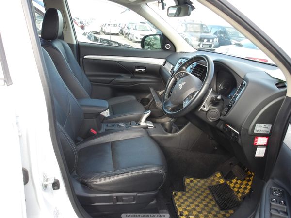 2014 Mitsubishi Outlander PHEV HIGH SPEC 374706336