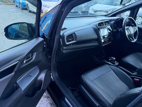 2017 Honda Fit Hybrid automatic/Sensing /leather 374742691