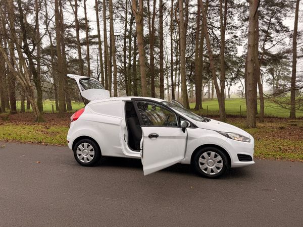 Ford Fiesta Diesel Van 374798004