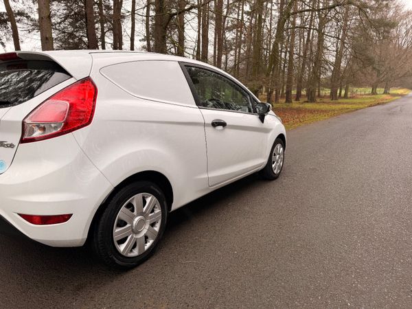 Ford Fiesta Diesel Van 374798005