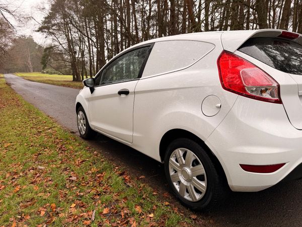 Ford Fiesta Diesel Van 374798006