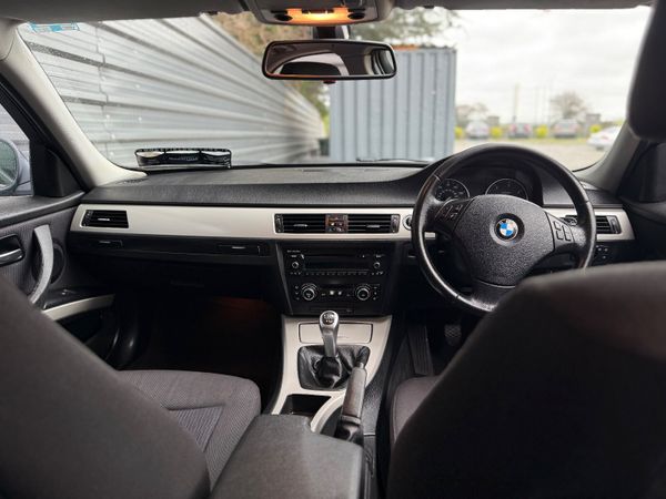 BMW 3-Series 2011 374808690