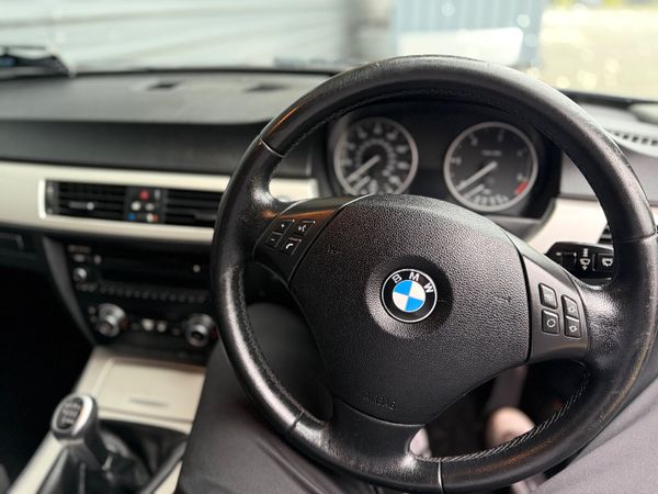 BMW 3-Series 2011 374808693