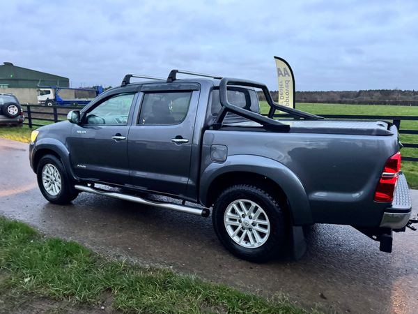 142 Toyota Hilux Invincible 3.0Ld4d Low Miles***** 374844004