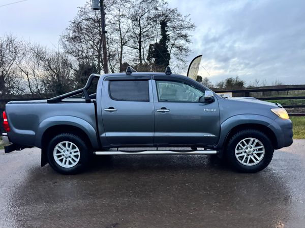 142 Toyota Hilux Invincible 3.0Ld4d Low Miles***** 374844013