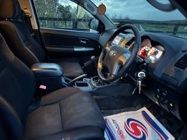 142 Toyota Hilux Invincible 3.0Ld4d Low Miles***** 374844065