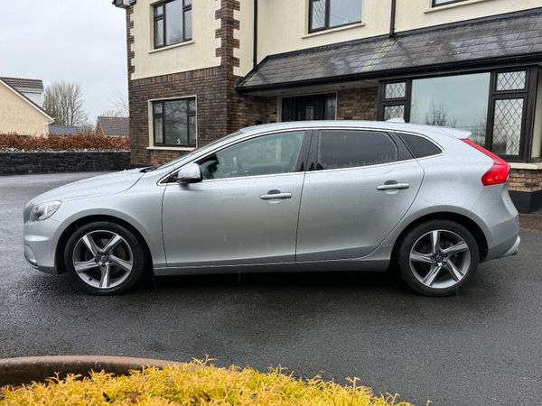 Excellent Condition 161 Volvo V40 R-Design! 374845847