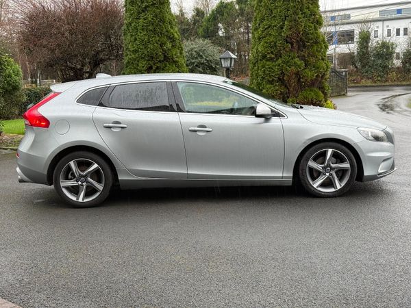 Excellent Condition 161 Volvo V40 R-Design! 374845851