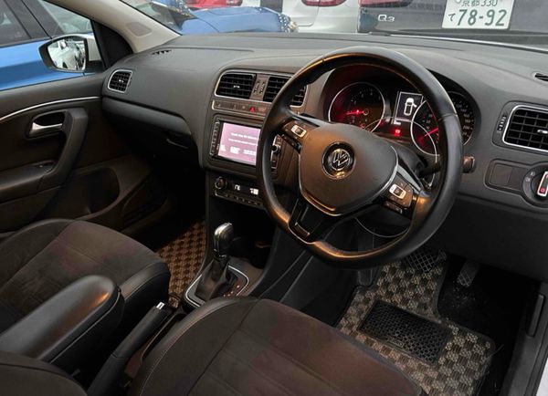 2016 VW Polo - Highline model (leather seats) 374866329