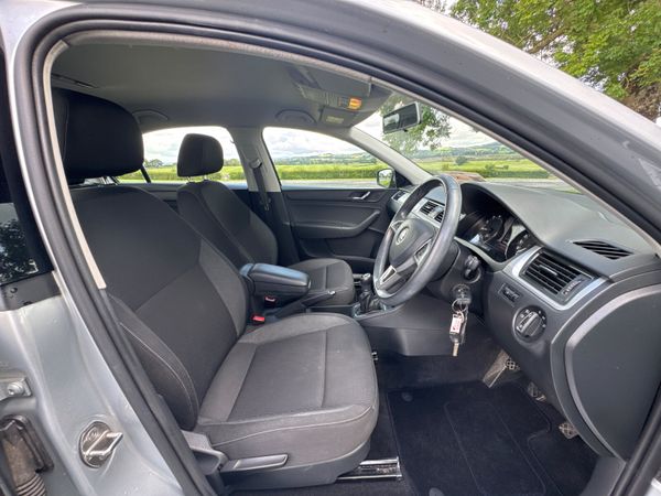 Skoda Rapid 2015 Spaceback Ambtion low mileage 374956362