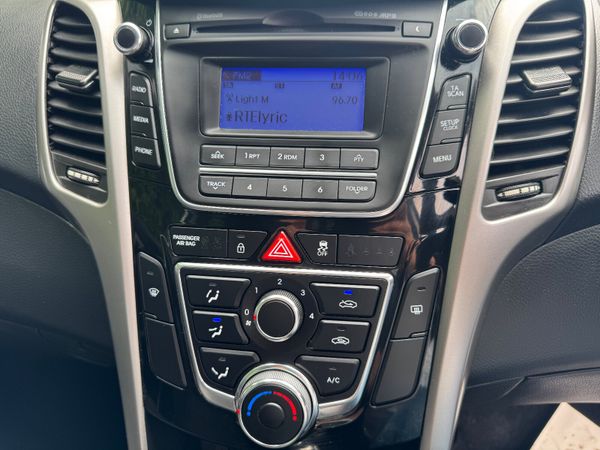 Hyundai i30 2015 CRDi 1.7 DIESEL DELUXE 374962338