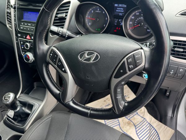 Hyundai i30 2015 CRDi 1.7 DIESEL DELUXE 374962344