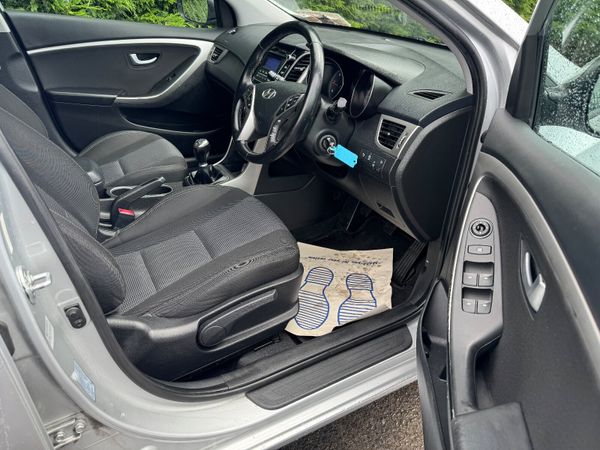 Hyundai i30 2015 CRDi 1.7 DIESEL DELUXE 374962346