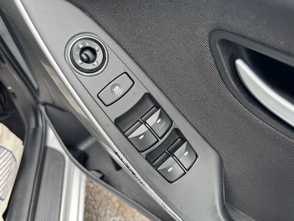 Hyundai i30 2015 CRDi 1.7 DIESEL DELUXE 374962343