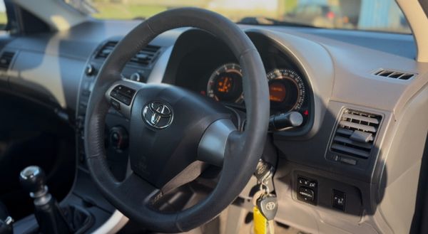 Toyota Corolla 2012 1.3 petrol 374978591