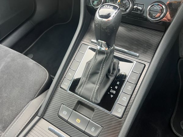 2020 (202)  Skoda Superb Sportline Plus PHEV PanRo 374973780