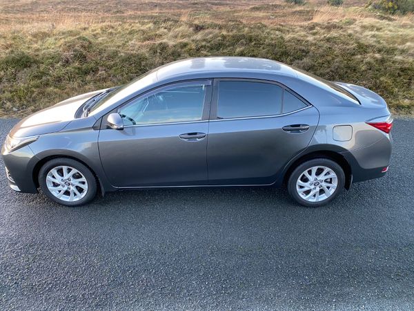 Toyota Corolla 2017 374989676