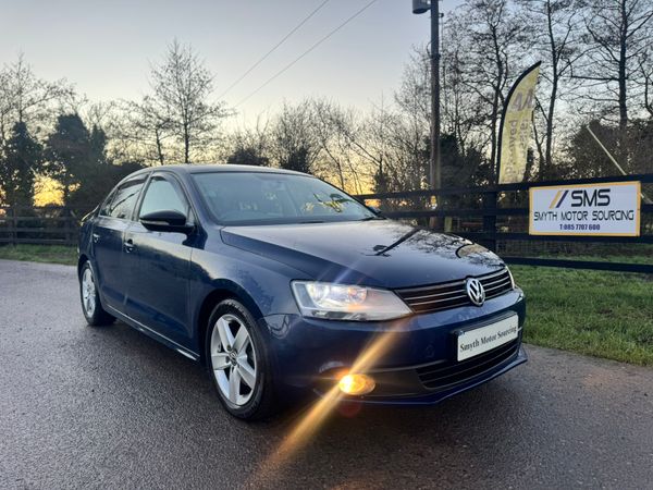 141 Volkswagen Jetta 1.6Tdi Bluemotion 375031086