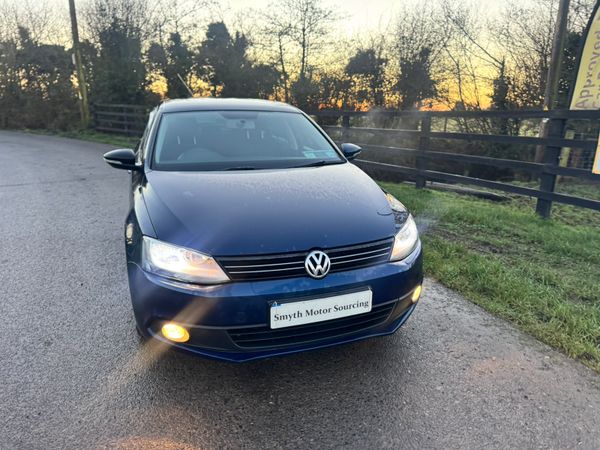 141 Volkswagen Jetta 1.6Tdi Bluemotion 375031089