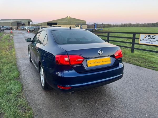 141 Volkswagen Jetta 1.6Tdi Bluemotion 375031097