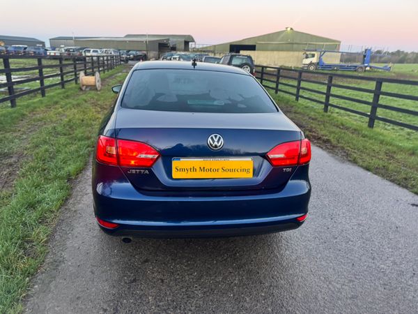 141 Volkswagen Jetta 1.6Tdi Bluemotion 375031098