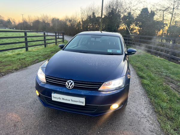 141 Volkswagen Jetta 1.6Tdi Bluemotion 375031091