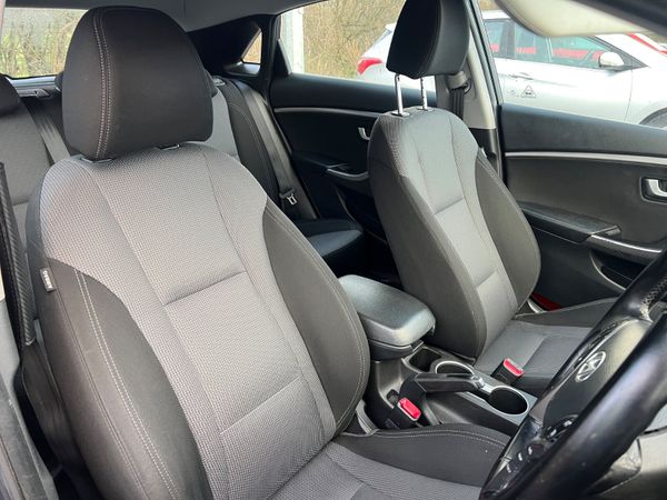 2016 (162) Hyundai I30 SE BlueDrive 1.4 Petrol 375047412