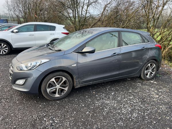 2016 (162) Hyundai I30 SE BlueDrive 1.4 Petrol 375047413