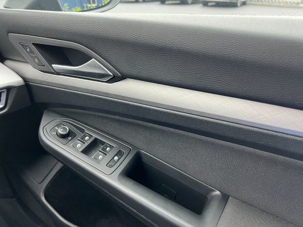 2021 (212) Volkswagen Golf Life 2.0 TDI 375061399