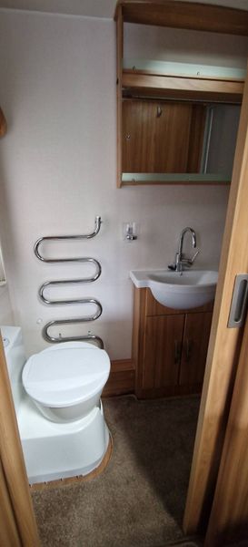 Lunar Clubman Island bed caravan 375128816