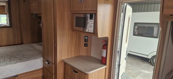 Lunar Clubman Island bed caravan 375128817