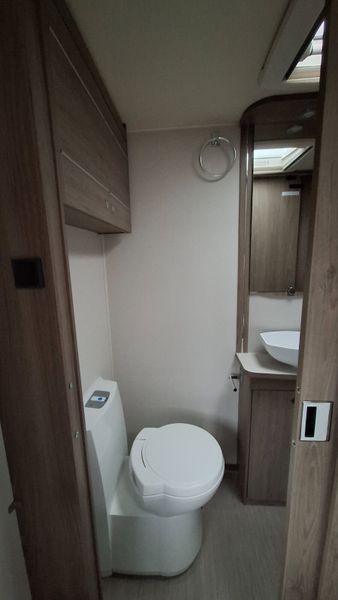 Compass Kensington Island bed caravan 375131207