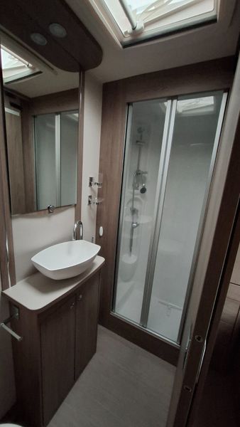 Compass Kensington Island bed caravan 375131209