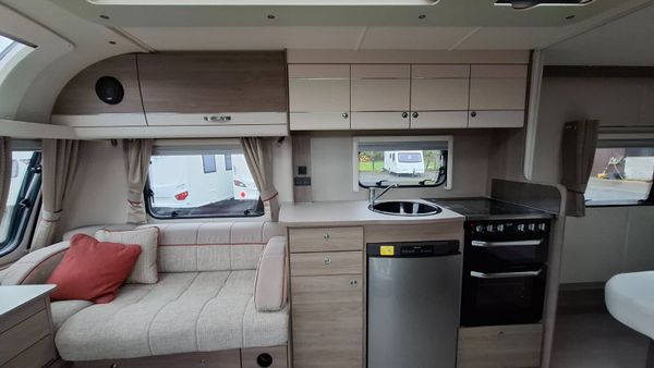 Compass Kensington Island bed caravan 375131218