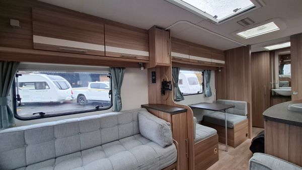 Lunar Quasar 4 berth caravan 375131394