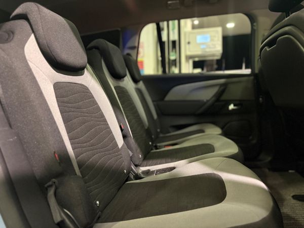 SUPER HIGH SPEC PETROL AUTO 7 SEAT 375169233