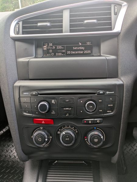 Citroen C4 2013/ AUTO/1.6 e-HDi 110HP Airdream 375262060