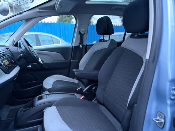 SUPER HIGH SPEC PETROL AUTO 7 SEAT 375322221