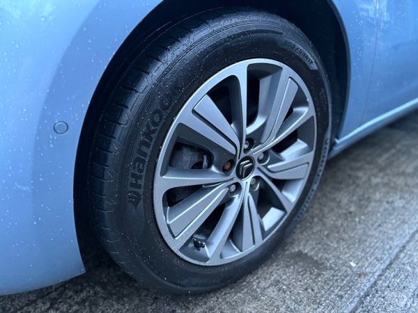 SUPER HIGH SPEC PETROL AUTO 7 SEAT 375322233