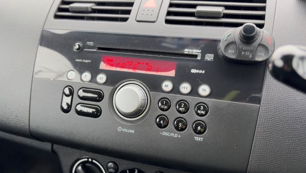 Suzuki Swift 2010 1.3 petrol low kms 375361933