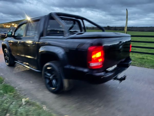 132 Volkswagen Amarok Highline 180bhp black Ed 375392278