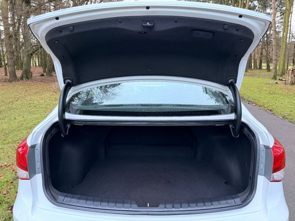 Hyundai i40 2017 1.7 Diesel 1 Owner 375406745